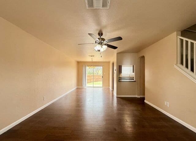 rental at 6418  Highland Grass in Converse, TX — photo 4