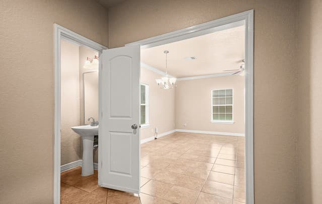 rental at 2910  Owasso in San Antonio, TX — photo 4