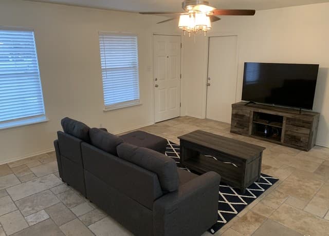 rental at 10615  Shaenview in San Antonio, TX — photo 2
