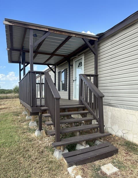 rental at 10161  Loop 106 in Adkins, TX — photo 2