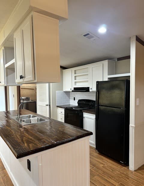 rental at 10161  Loop 106 in Adkins, TX — photo 5
