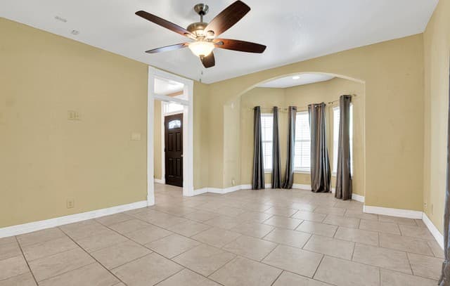 rental at 1615 W Commerce St in San Antonio, TX — photo 5