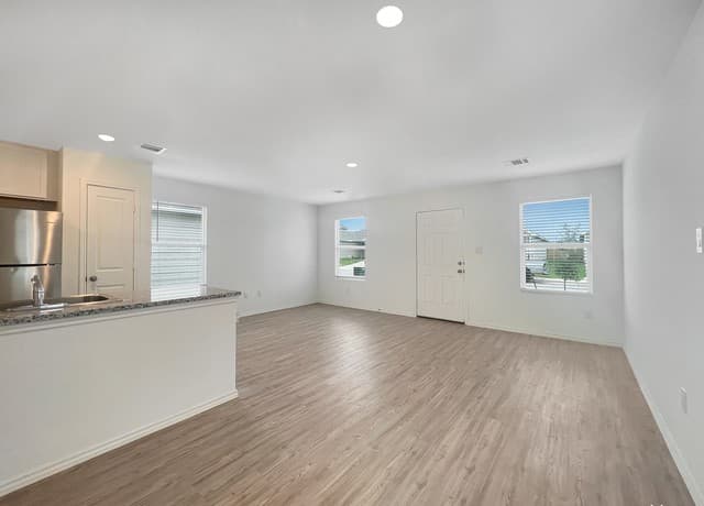 rental at 13846  Llama Pl in San Antonio, TX — photo 4