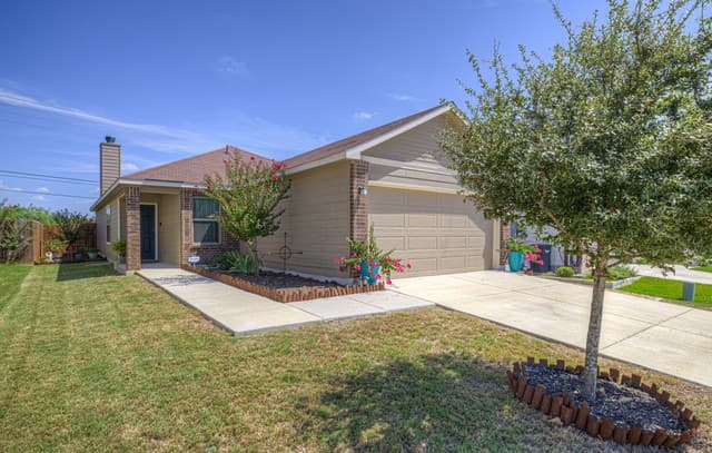 rental at 4448  Klein Mdws in New Braunfels, TX — photo 3