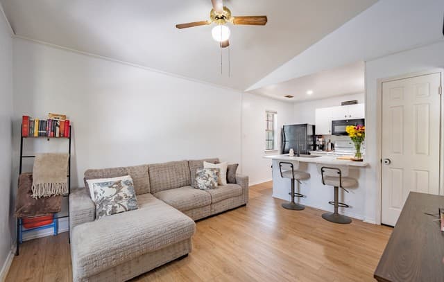 rental at 4803  Hamilton Wolfe Unit 310 in San Antonio, TX — photo 2