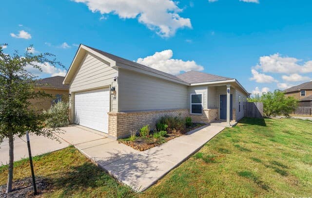 rental at 3031  Laguna Clfs in Converse, TX — photo 2
