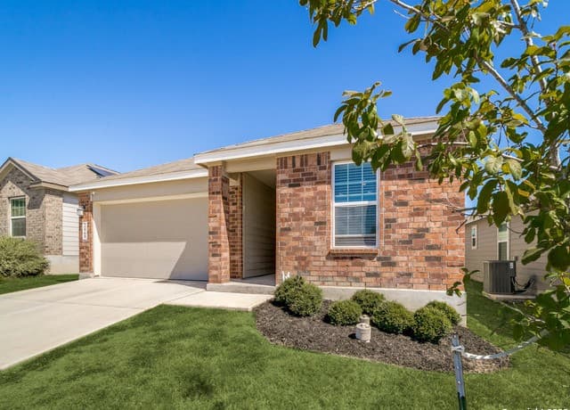 rental at 2469  Arctic Warbler in New Braunfels, TX — photo 1