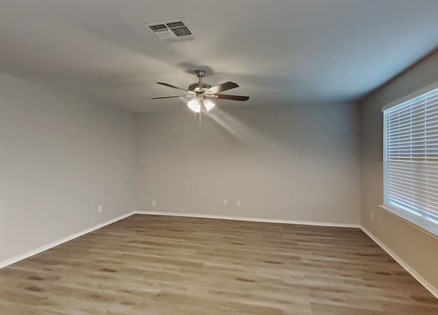 rental at 5706  Espada Clf in San Antonio, TX — photo 2