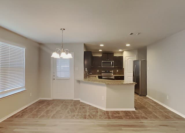 rental at 5706  Espada Clf in San Antonio, TX — photo 3
