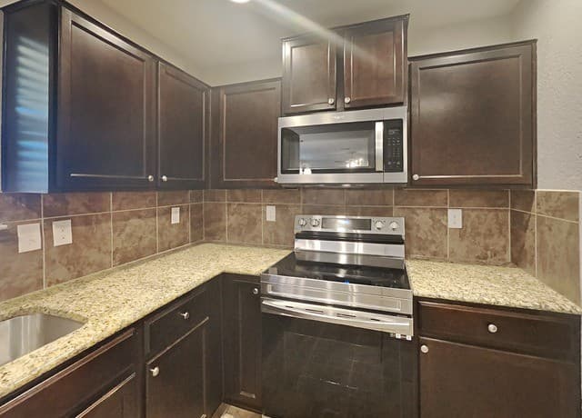 rental at 5706  Espada Clf in San Antonio, TX — photo 4