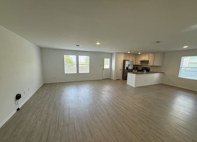 rental at 6679  Cibolo Spgs in Converse, TX — photo 5