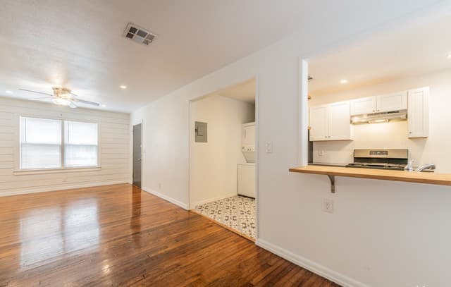 rental at 217  Natalen Ave Unit 5 in San Antonio, TX — photo 4