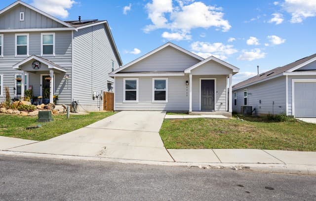 rental at 8020  Nube Medina in San Antonio, TX — photo 1
