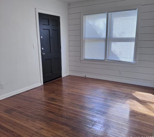 rental at 217  Natalen Ave Unit 6 in San Antonio, TX — photo 1