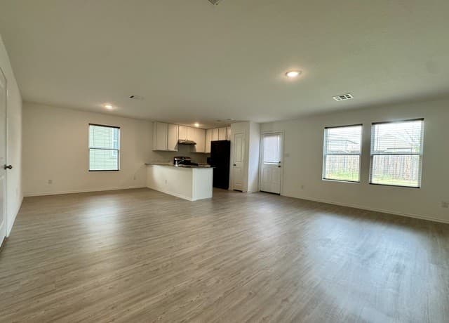 rental at 14531  Greenfield Ml in San Antonio, TX — photo 4