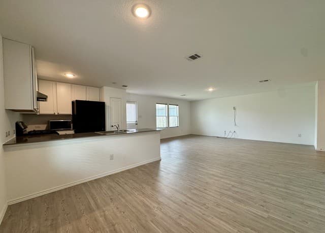 rental at 14531  Greenfield Ml in San Antonio, TX — photo 5