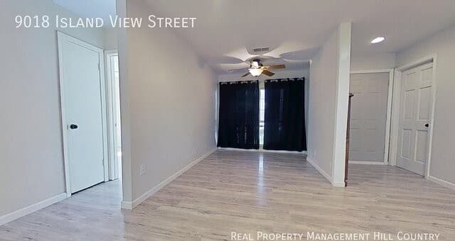 rental at 9018  Island View St in San Antonio, TX — photo 3