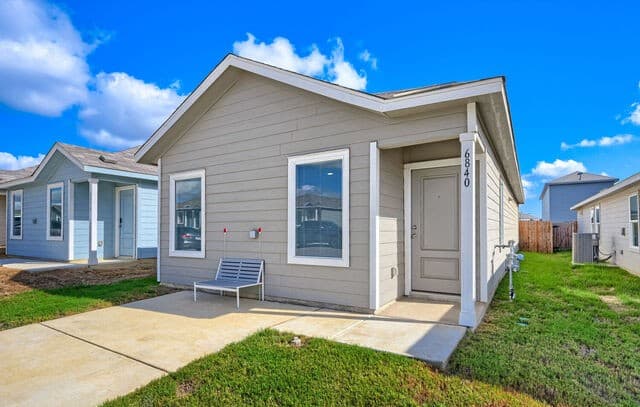 rental at 6840  Chert Chase in Elmendorf, TX — photo 2