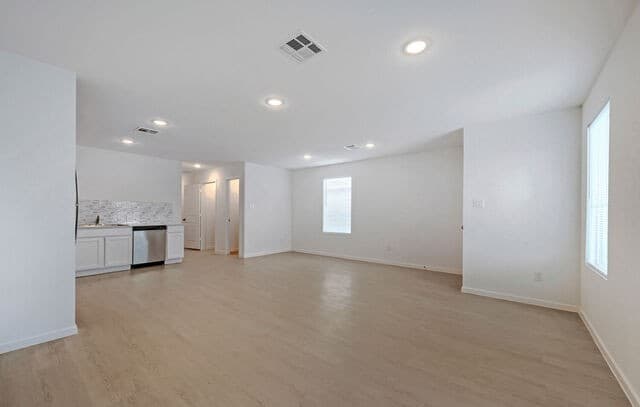 rental at 6840  Chert Chase in Elmendorf, TX — photo 4