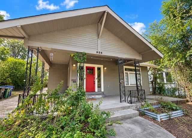 rental at 936 W Summit Ave in San Antonio, TX — photo 3