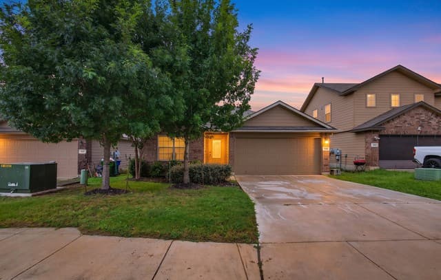 rental at 906  Red Crossbill in San Antonio, TX — photo 1