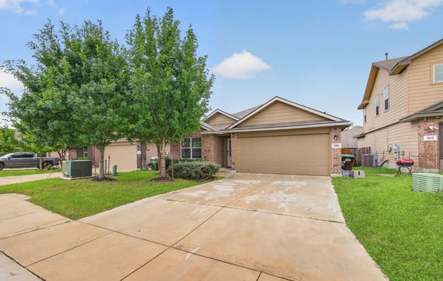 rental at 906  Red Crossbill in San Antonio, TX — photo 2