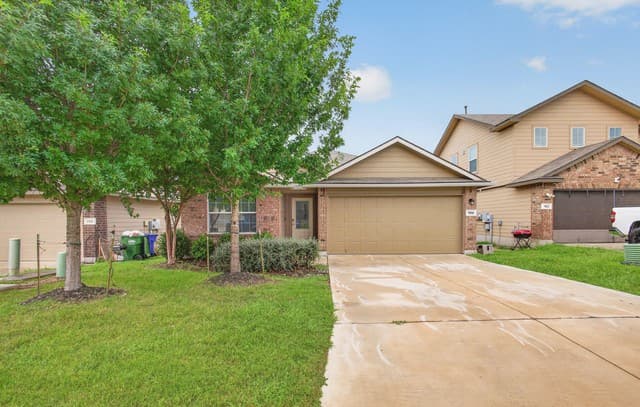 rental at 906  Red Crossbill in San Antonio, TX — photo 3