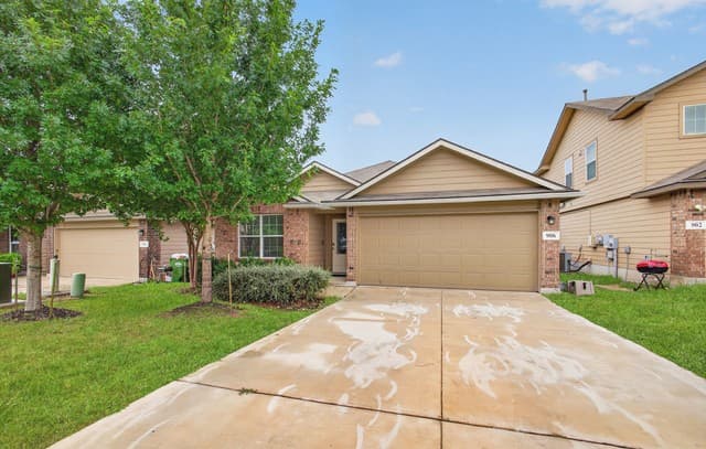 rental at 906  Red Crossbill in San Antonio, TX — photo 4