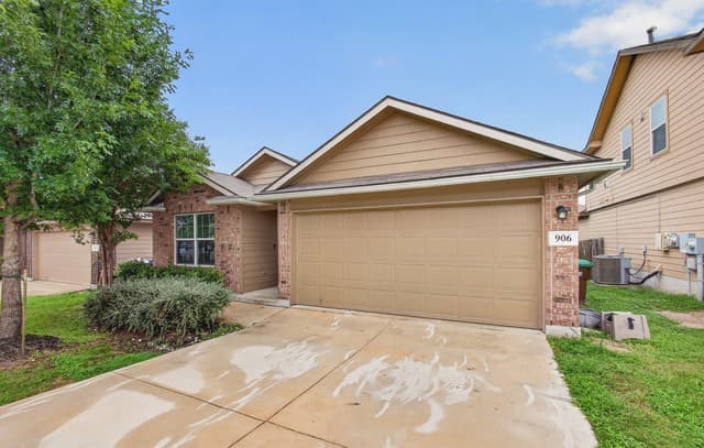 rental at 906  Red Crossbill in San Antonio, TX — photo 5
