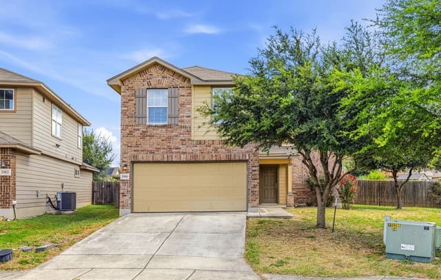 rental at 3906  Medina Br in San Antonio, TX — photo 2
