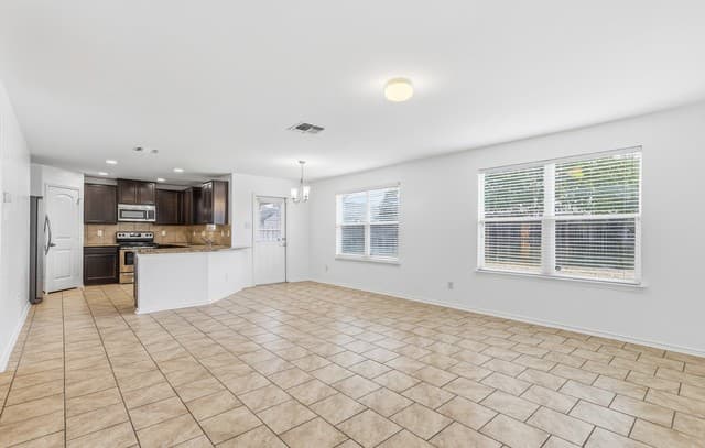 rental at 3906  Medina Br in San Antonio, TX — photo 4