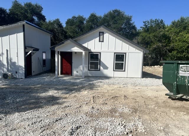 rental at 476 Valley View St in Canyon Lake TX