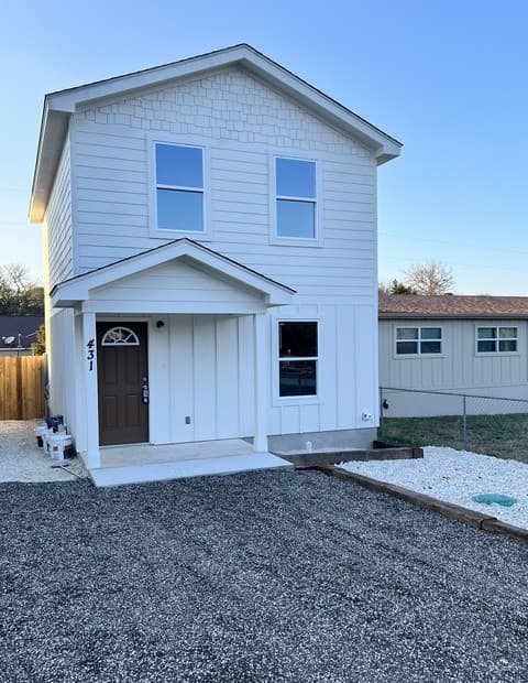 rental at 431 Creekside Dr in Canyon Lake TX