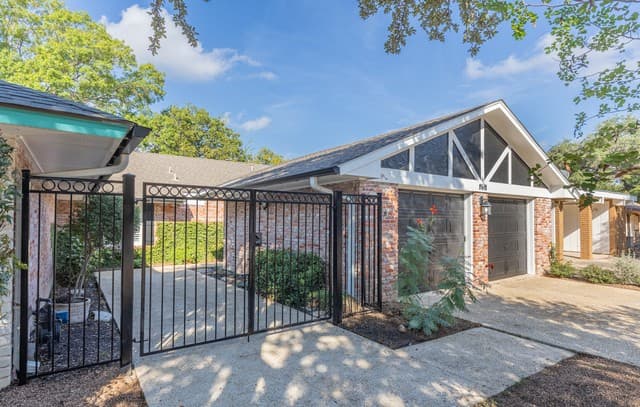 rental at 11611  Whisper Valley St in San Antonio, TX — photo 2
