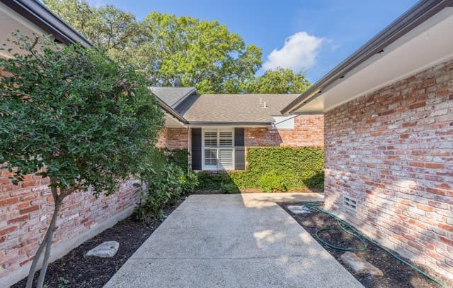rental at 11611  Whisper Valley St in San Antonio, TX — photo 3