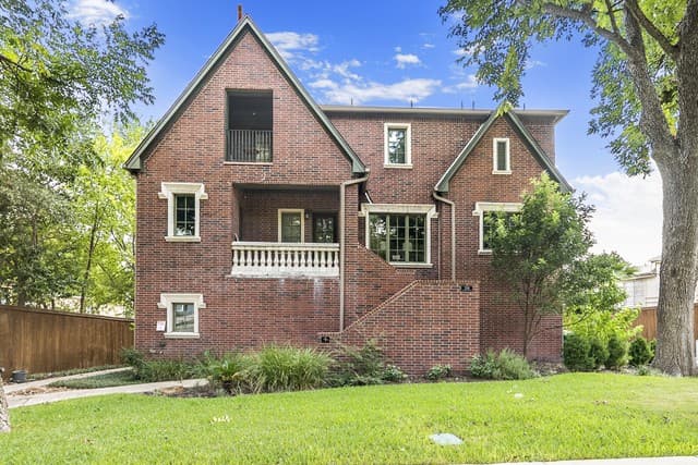 rental at 210  Arcadia Pl Unit 4 in San Antonio, TX — photo 2