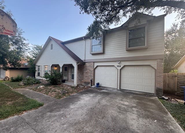 rental at 7818  Valley Trl in San Antonio, TX — photo 3