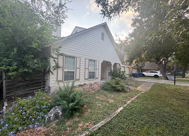 rental at 7818  Valley Trl in San Antonio, TX — photo 4