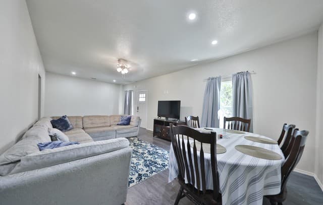 rental at 1043 E Highland Blvd in San Antonio, TX — photo 3