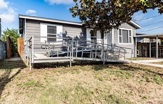 rental at 351  Allsup in San Antonio, TX — photo 2
