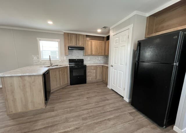 rental at 15934  Flores Crst in San Antonio, TX — photo 4