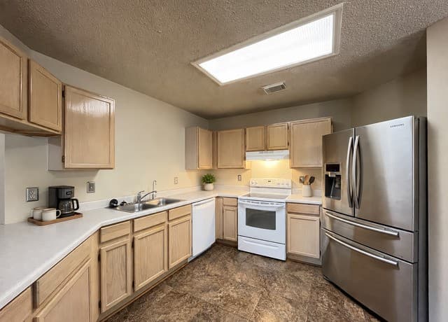 rental at 6426  Regency Lane in San Antonio, TX — photo 5