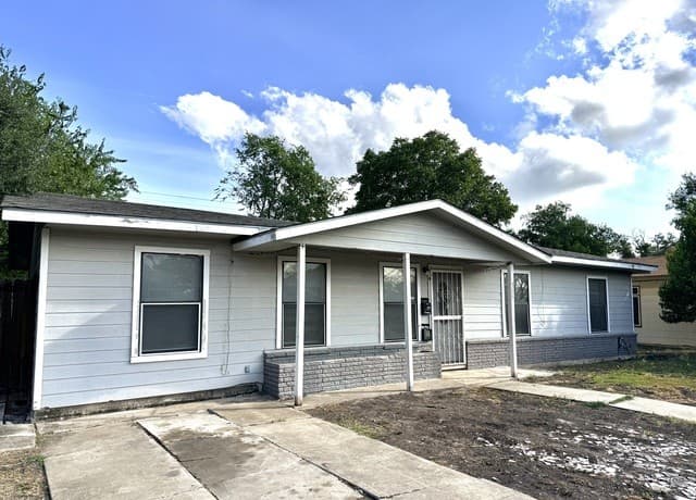 rental at 315  Pool Drive Unit A in San Antonio, TX — photo 2