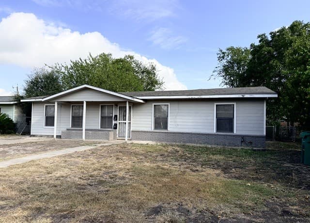 rental at 315  Pool Drive Unit A in San Antonio, TX — photo 3
