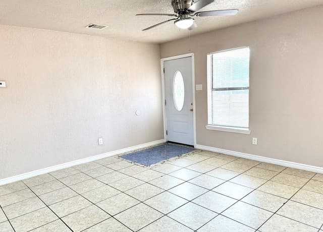 rental at 315  Pool Drive Unit A in San Antonio, TX — photo 5