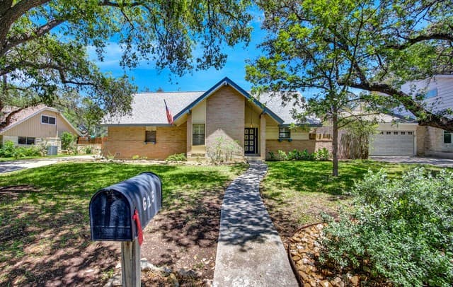 rental at 615  Serenade Dr in San Antonio, TX — photo 1