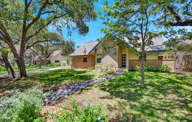 rental at 615  Serenade Dr in San Antonio, TX — photo 3