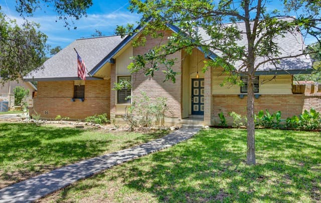 rental at 615  Serenade Dr in San Antonio, TX — photo 4