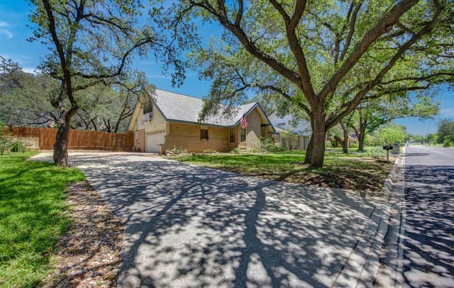 rental at 615  Serenade Dr in San Antonio, TX — photo 5