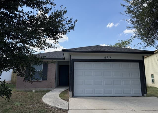 rental at 6711  Dragon Tooth in San Antonio, TX — photo 1